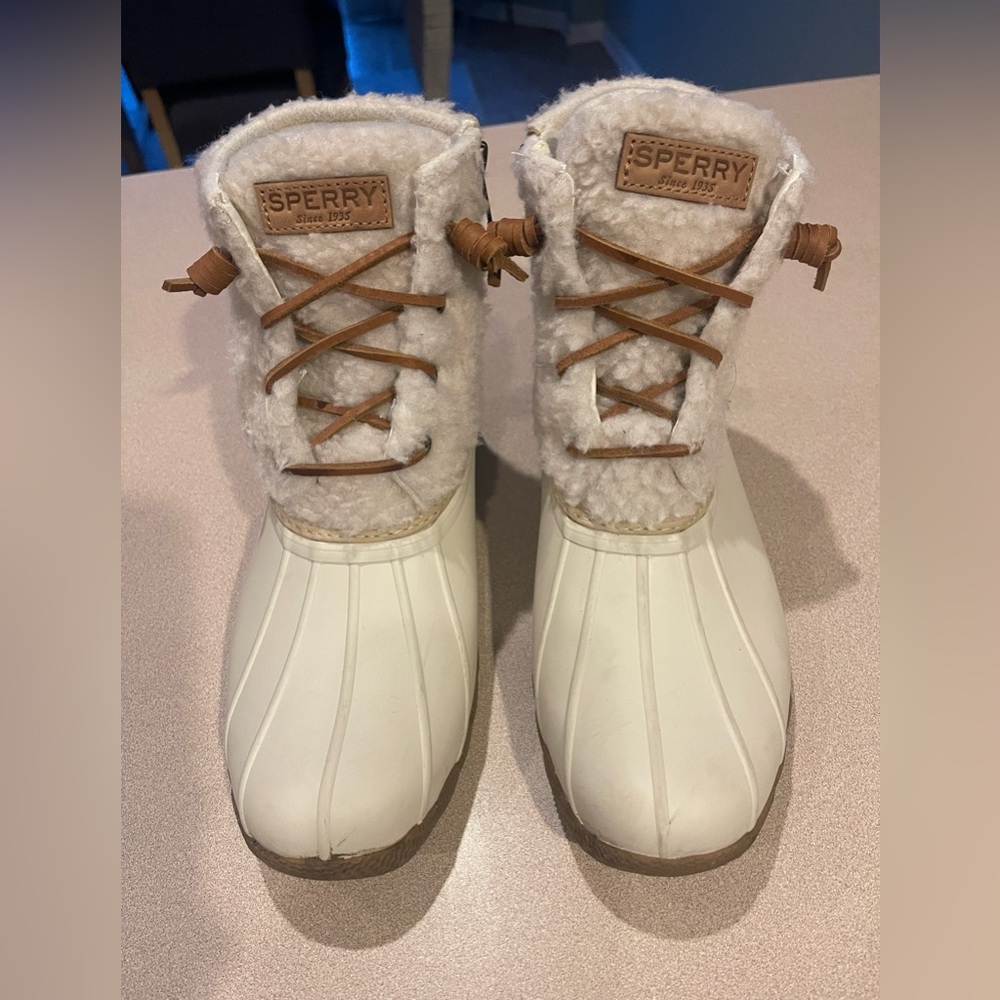 Sperry Saltwater Boot - Ivory - Waterproof Lower, Sherpa Upper - Women’s Size 7